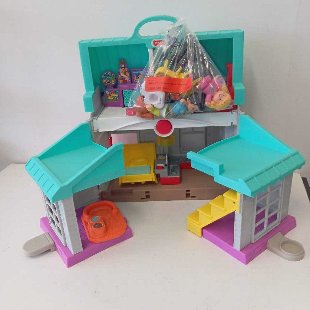 maison + figurines little people