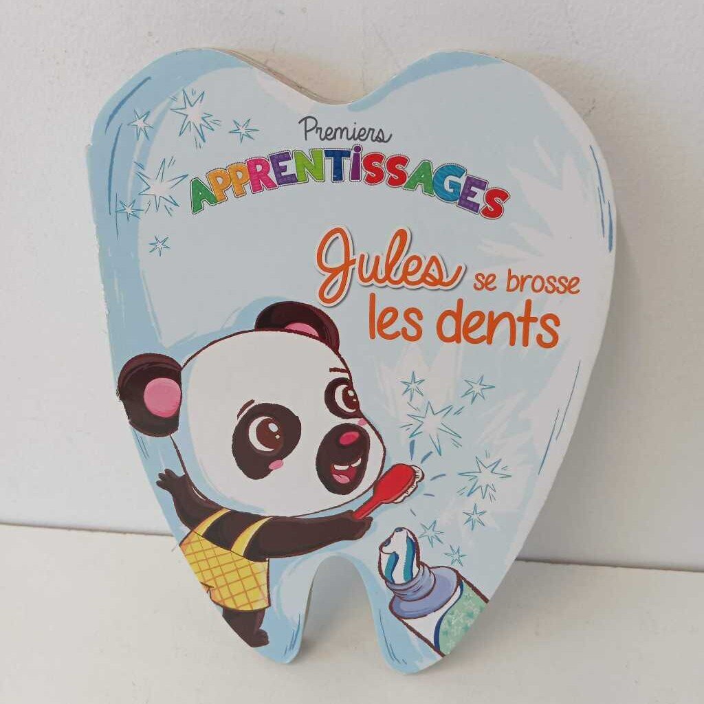 Jules se brosse les dents