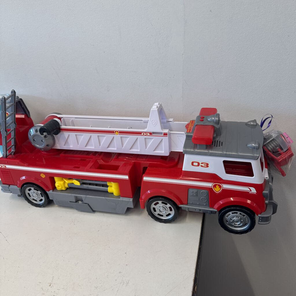camion pompier + figurine