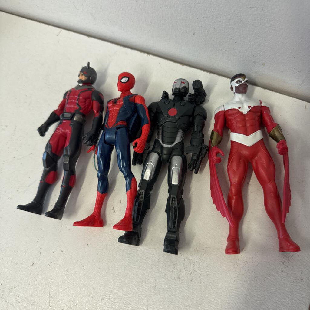 figurines(4) superheroes