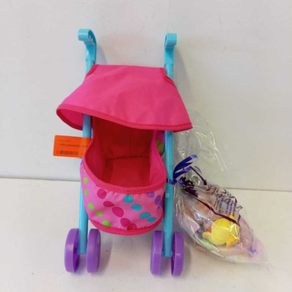 mini poussette avec de mini poupées